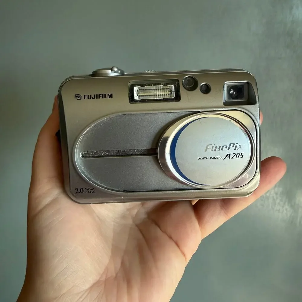Vintage FUJIFILM Fine Pix A205 2.0 MegaPixels Digital Camera Batter PARTS Retro